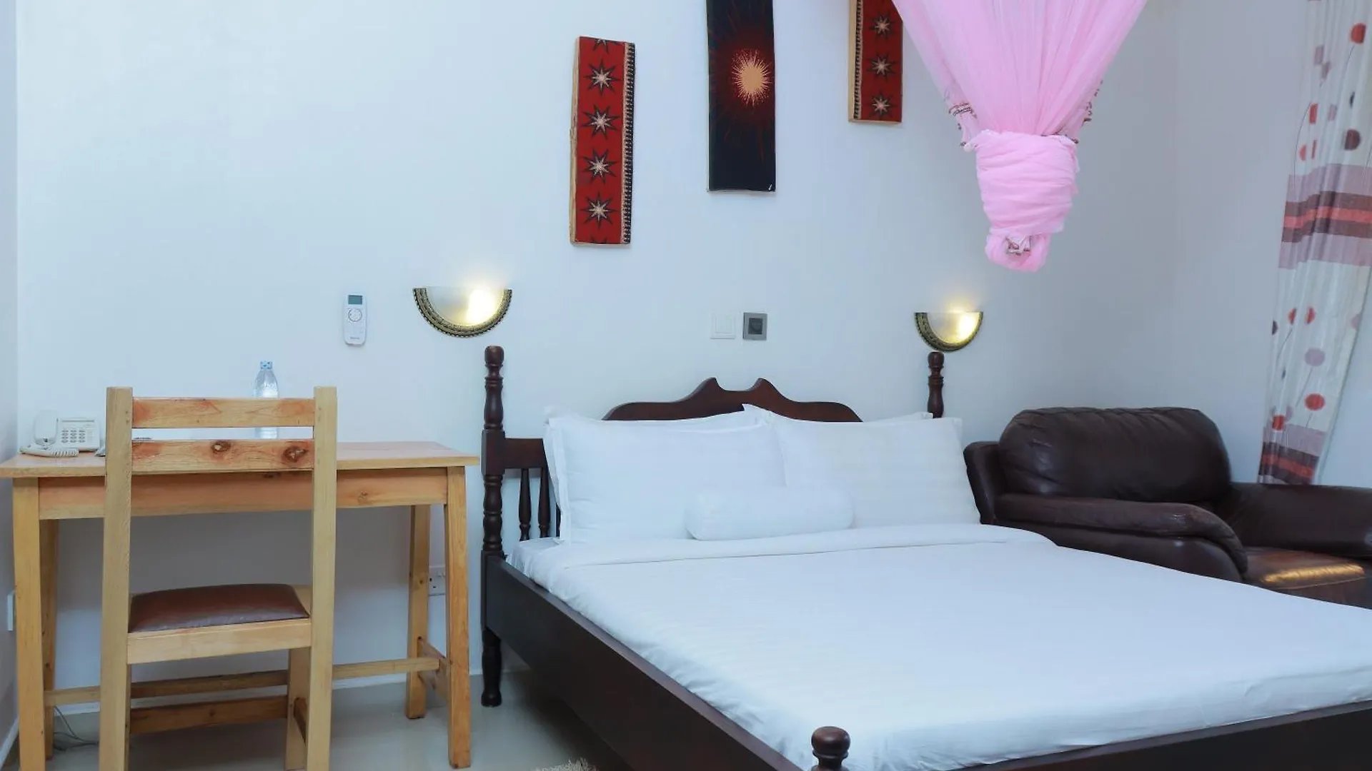 Mowicribs Hotel And Spa Entebbe 3*,  Uganda