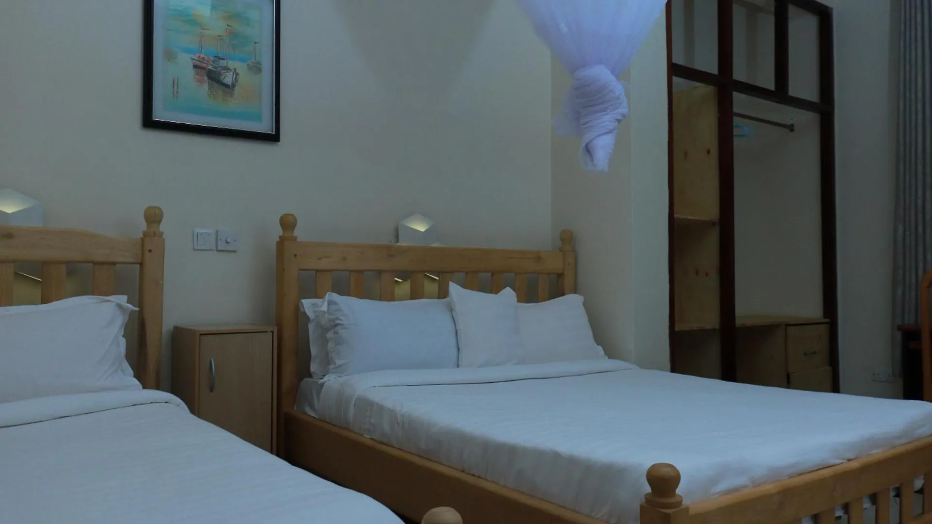 ***  Mowicribs Hotel And Spa Entebbe Uganda