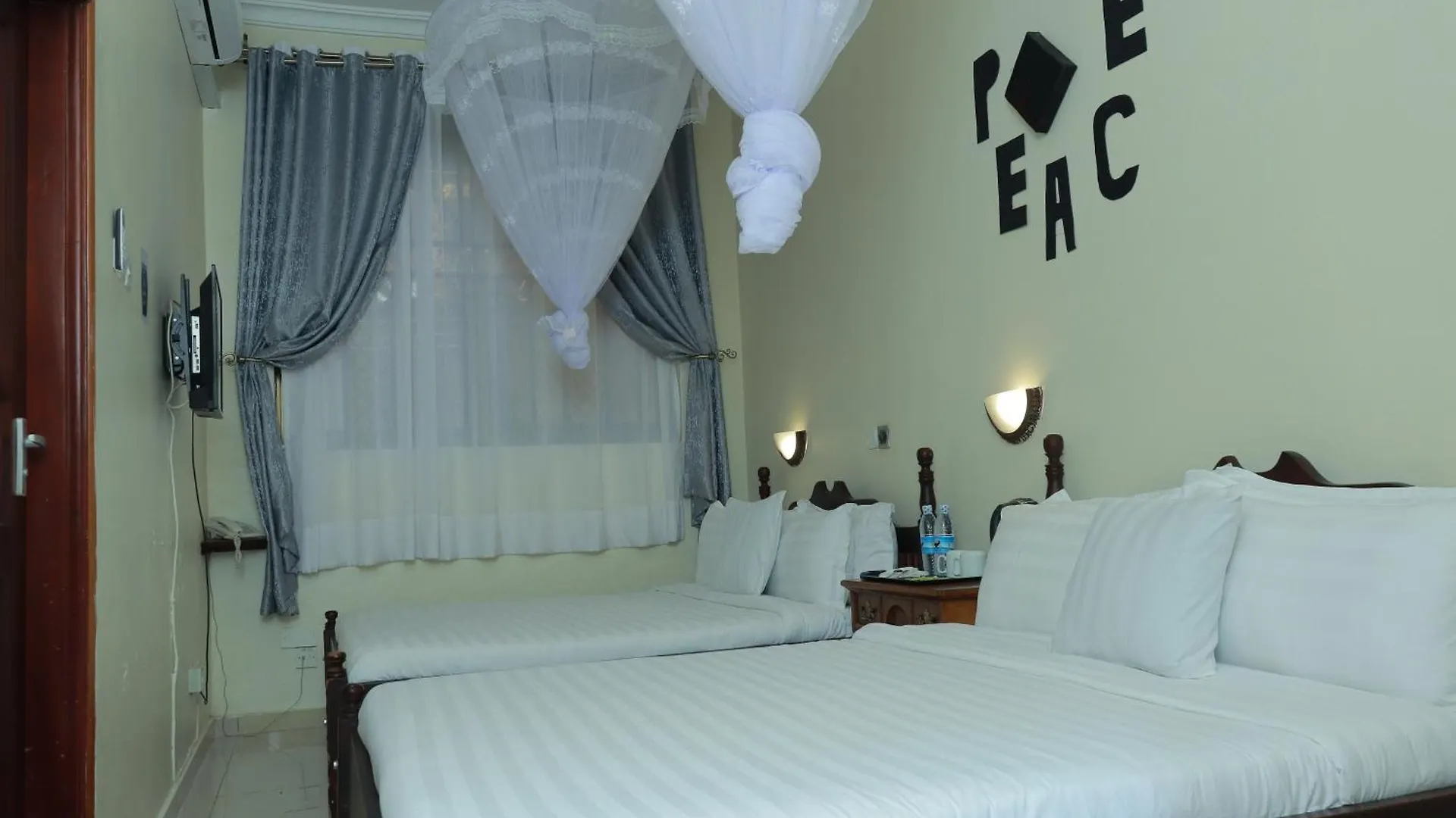 Mowicribs Hotel And Spa Entebbe 3*,