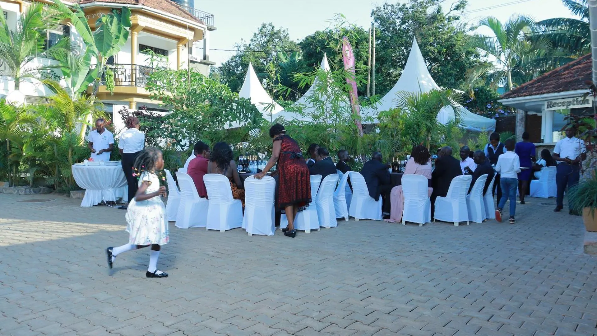 Mowicribs Hotel And Spa Entebbe