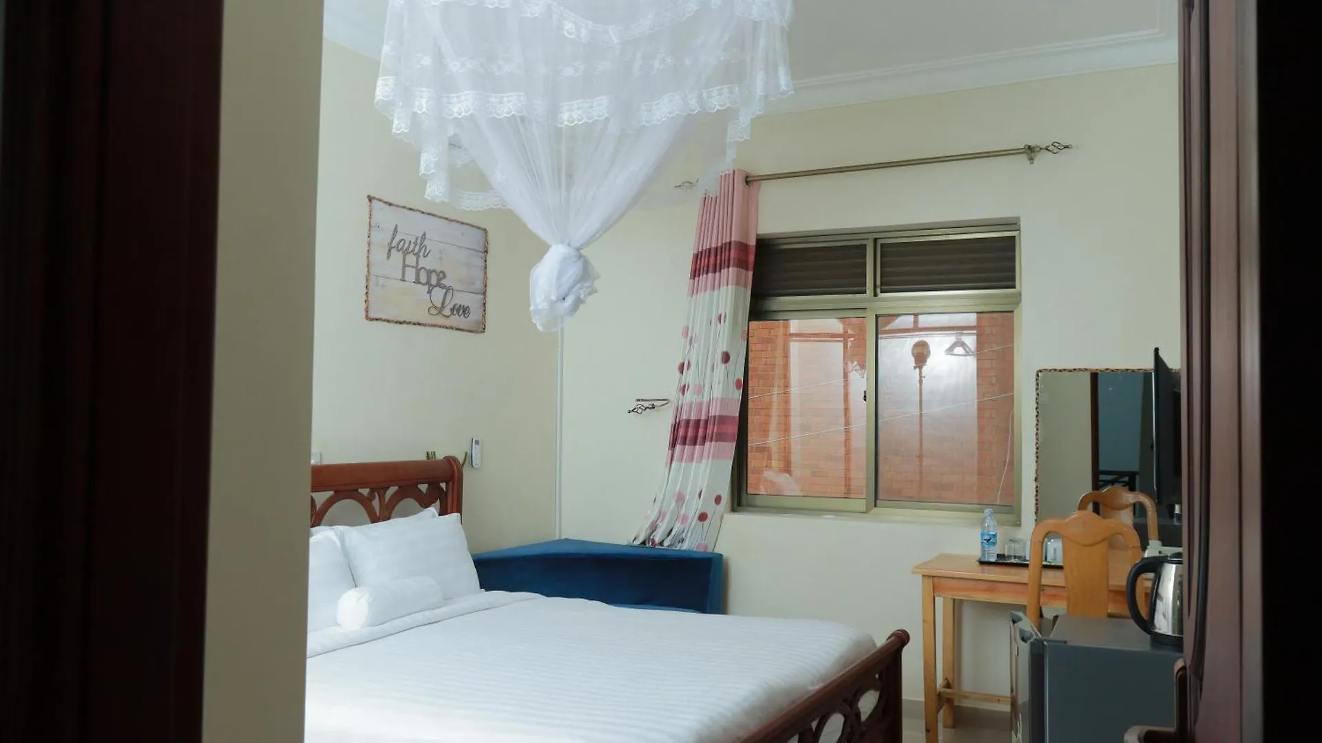Mowicribs Hotel And Spa Entebbe 3*,  Uganda
